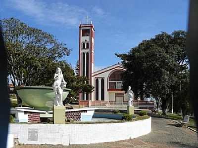 MATRIZ DIVINO ESPRITO SANTO POR ALTEMIRO O CRISTO - DIVINOLNDIA - SP