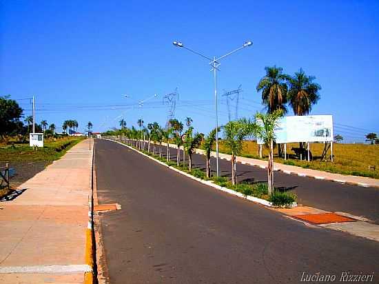 DUARTINA-SP-AVENIDA EM FRENTE AO ECO-PARQUE CIRO SIMO-FOTO:LUCIANO RIZZIERI - DUARTINA - SP