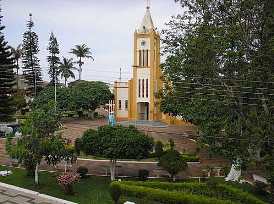 PRAA E IGREJA MATRIZ DE N.SRA.APARECIDA EM ECHAPOR-FOTO:GAZETTA - ECHAPOR - SP