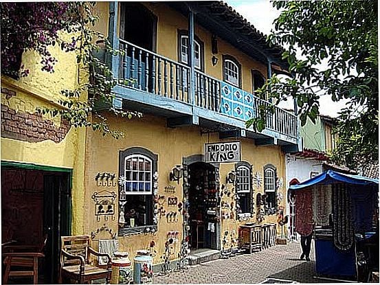 FEIRINHA NA CASA HISTRICA(CASA AMARELA)EM EMBU DAS ARTES-SP-FOTO:URIAS E. TAKATOHI - EMBU DAS ARTES - SP