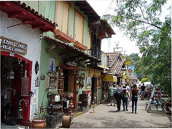 FEIRINHA NA RUA JOAQUIM SANTANA EM EMBU DAS ARTES-SP-FOTO:URIAS E. TAKATOHI - EMBU DAS ARTES - SP