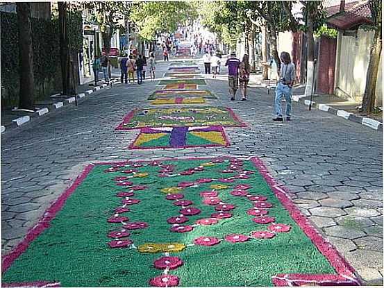 TAPETE DE RUA NA FESTA DE CORPUS CHRISTI EM EMBU DAS ARTES-SP-FOTO:URIAS E. TAKATOHI - EMBU DAS ARTES - SP