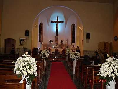 INTERIOR DA IGREJA DE SANTA APOLNIA-FOTO:ROSE DE MARCHI 2 - ENGENHEIRO SCHMIDT - SP