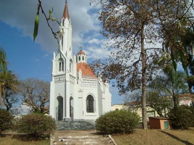 IGREJINHA NS APARECIDA E.S.DO PINHAL, POR CLAUDEMIR IVO G COSTA - ESPRITO SANTO DO PINHAL - SP