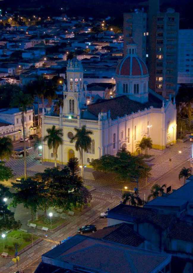 POR MARCOS COLOZZA - ESPRITO SANTO DO PINHAL - SP