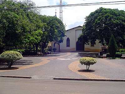 PRAA E IGREJA-FOTO:DEIVE MELO  - ESPRITO SANTO DO TURVO - SP