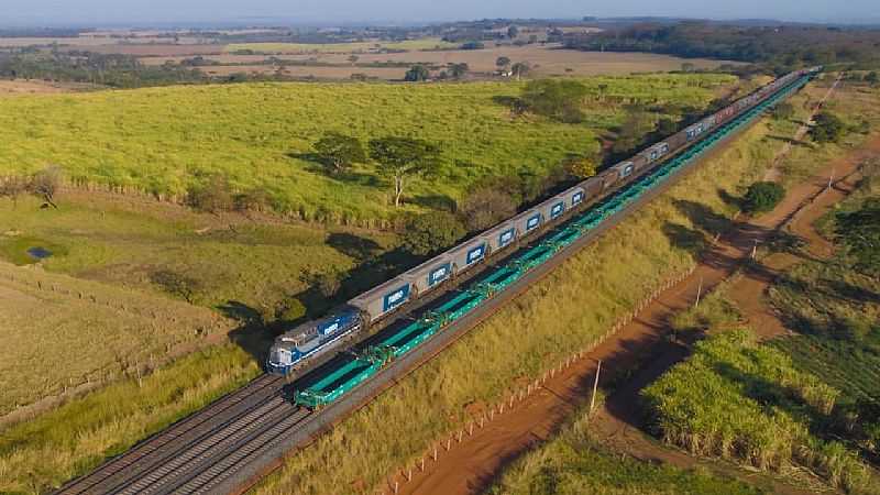 ENTRONCAMENTO DA MALHA PAULISTA COM A FERROVIA NORTE SUL EM ESTRELA D