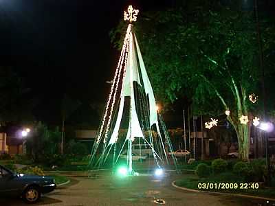 RVORE DE NATAL POR AUGUSTOLUCAS - ESTRELA D'OESTE - SP