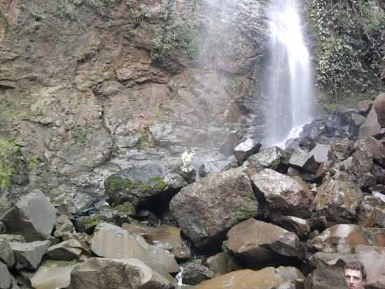 CACHOEIRA NA SERRA D FARTURA, POR DORIVAL COMINETTI - FARTURA - SP