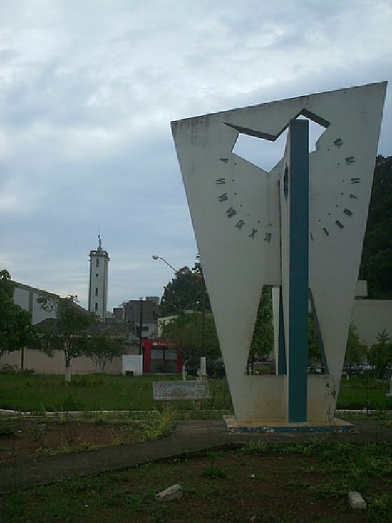 MONUMENTO NA PRAA EM FRENTE  PREFEITURA DE FRANCO DA ROCHA-FOTO:HUMBERTO MLLER - FRANCO DA ROCHA - SP