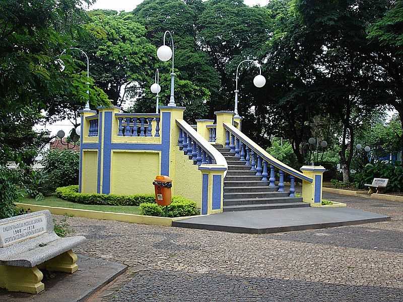 GUAIARA-SP-CORETO NA PRAA 13 DE DEZEMBRO-FOTO:RODVAT - GUAIARA - SP