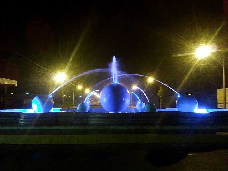 GUAIARA-SP-FONTE LUMINOSA NA ENTRADA DA CIDADE-FOTO:ALTERNATIVAPET - GUAIARA - SP