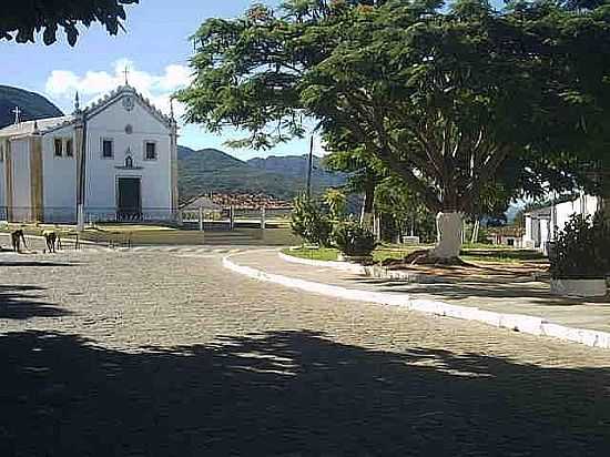 PRAA E IGREJA MATRIZ DE PIAT-BA-FOTO:ALVAROPIATA - PIAT - BA