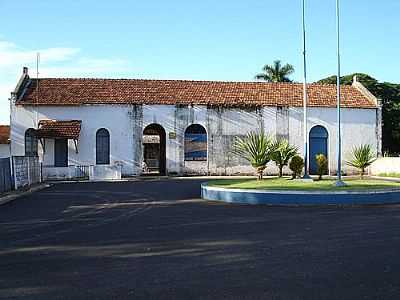 FACHADA DA ANTIGA ESTAO FERROVIRIA
POR MARCELO SZK  - GUARARAPES - SP