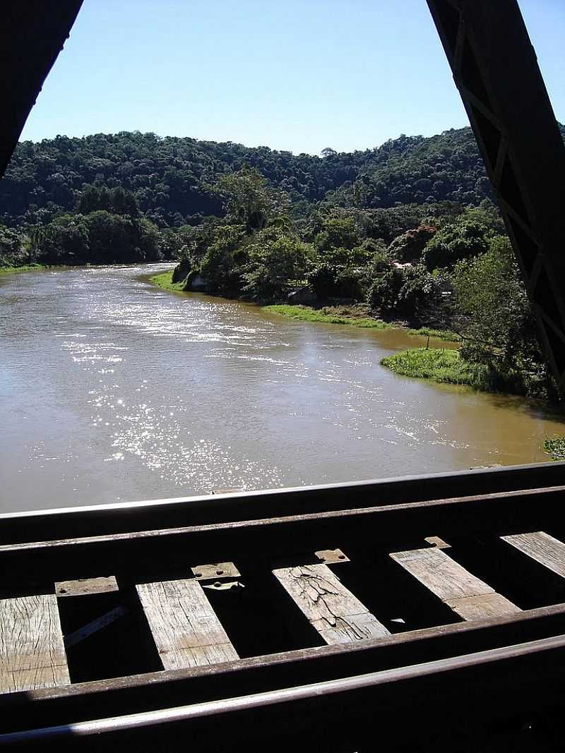 GUARAREMA-SP-RIO PARABA DO SUL VISTO DA PONTE-FOTO:ADRIANO MARTINS - GUARAREMA - SP