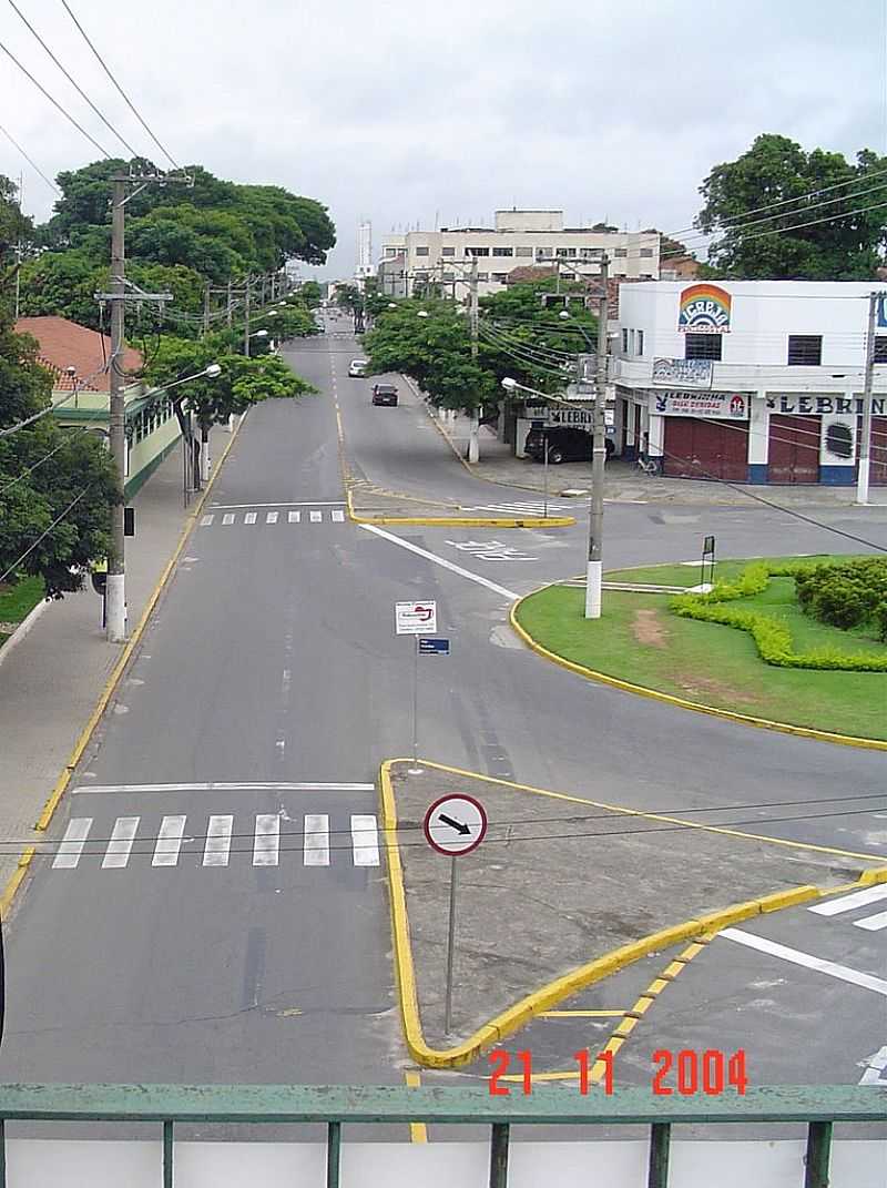 GUARATINGUET-SP-AVENIDA JOO PESSOA-FOTO:JOSE RICARDO DA SILVA - GUARATINGUET - SP