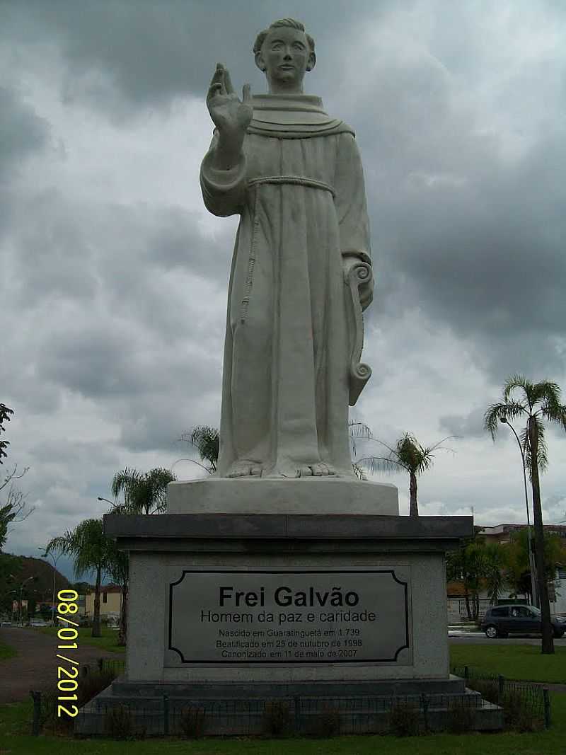 GUARATINGUET-SP-ESTTUA DE FREI GALVO NA PRAA-FOTO:JOSUE MARINHO - GUARATINGUET - SP