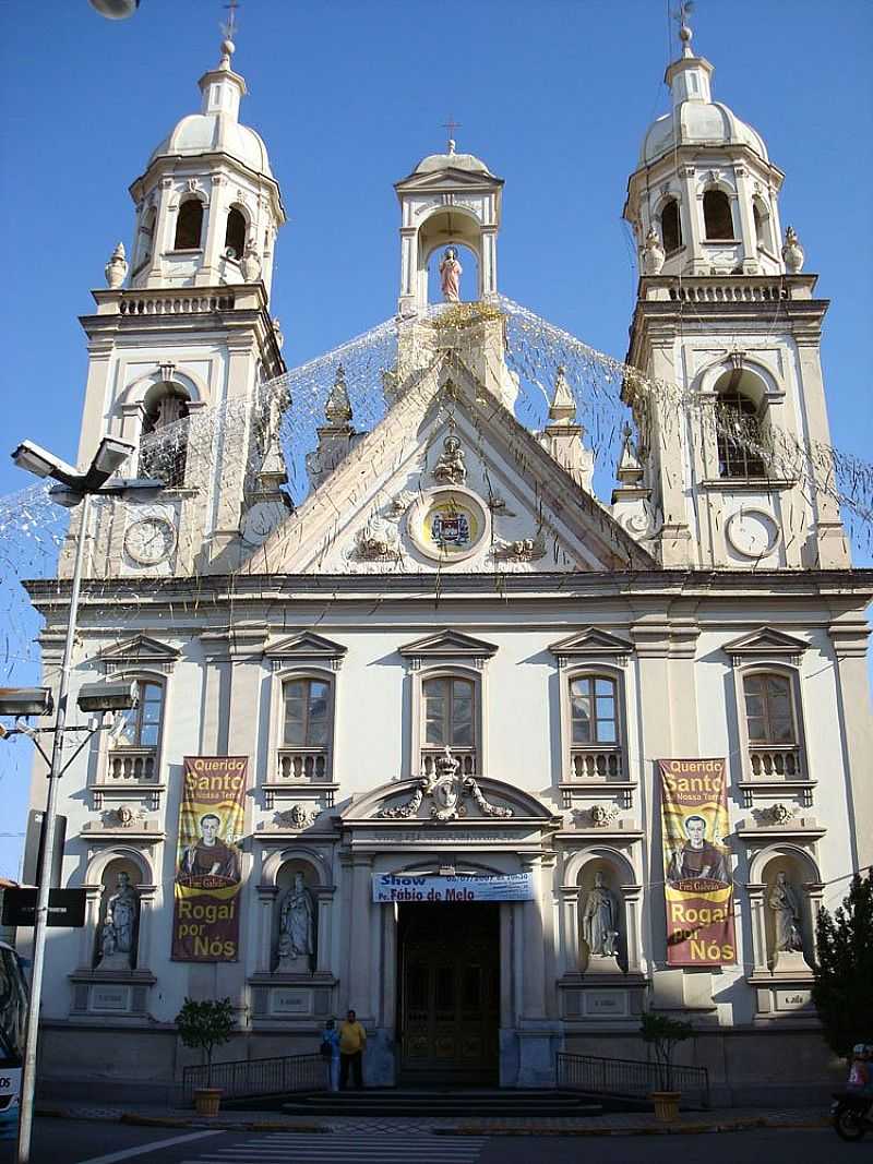 GUARATINGUET-SP-MATRIZ DE SANTO ANTNIO-FOTO:JOSE RICARDO DA SILVA - GUARATINGUET - SP