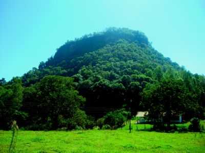 PEDRA DO VO LIVRE, POR  POR - GERALDINHO - GUARE - SP