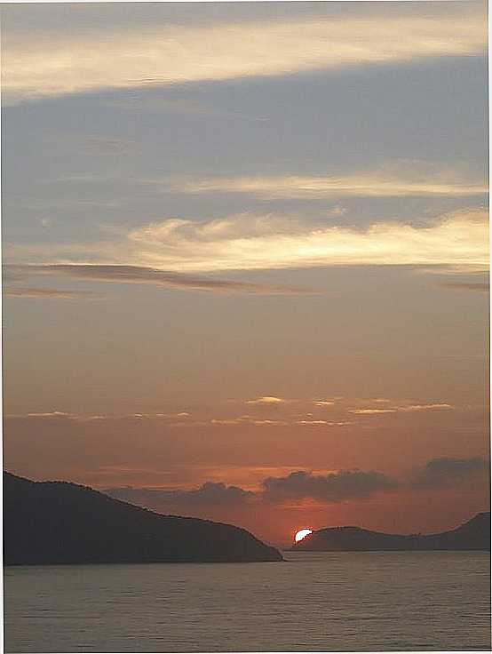 GUARUJ-SP-NASCER DO SOL-FOTO:PAULO YUJI TAKARADA - GUARUJ - SP