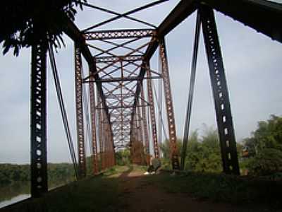 ANTIGA PONTE DE FERRO-FOTO:BETO1000 - GUATAPAR - SP