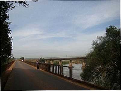 PONTES SOBRE O RIO MOGI-FOTO:BETO1000 - GUATAPAR - SP