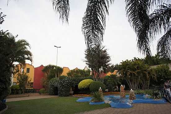 HOLAMBRA-SP-PRAA E STANDS DE EXPOSIO DE FLORES-FOTO:ERNANDES C SANTOS - HOLAMBRA - SP