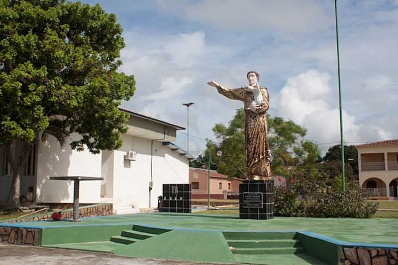 PILO ARCADO-BA-IMAGEM DE SANTO ANTNIO, PADROEIRO DA CIDADE-FOTO:CHRISTOVAM LOPES REGIS JUNIOR - PILO ARCADO - BA