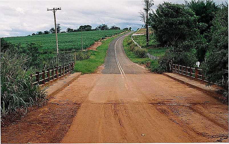 PONTE - ESTRADA VICINAL MARILNDIA  IACANGA SP.  - POR ZEKINHA - IACANGA - SP