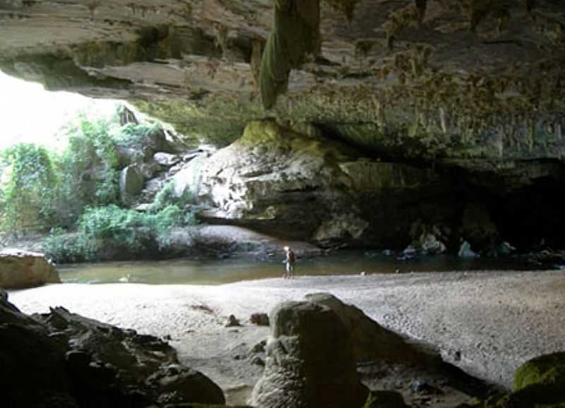 IBINA-SP-CAPELA E GRUTA DE SO FRANCISCO-FOTO:WWW.VALEDOSPASSAROS. - IBINA - SP