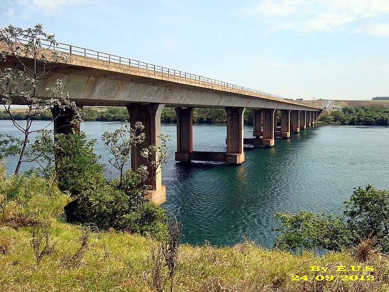 IGARAPAVA-SP-PONTE SOBRE O RIO GRANDE-FOTO:EUS - IGARAPAVA - SP