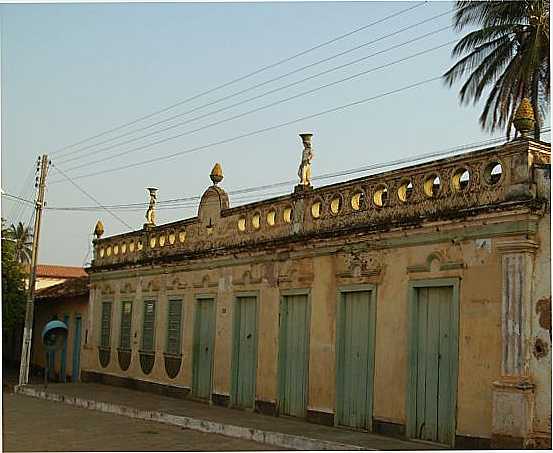 CASA ANITGA , ESTILO BARRO EM GUIRAP PERTENCE A FAMILIA COTRIM, POR  NELMA - PINDA - BA