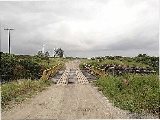 PONTE EM ESTRADA MUNICIPAL DE ILHA COMPRIDA-SP-FOTO:DANIEL SOUZA LIMA - ILHA COMPRIDA - SP