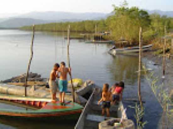 ILHA DIANA-SP-PESCADORES-FOTO:BAIXADA SANTISTA - ILHA DIANA - SP