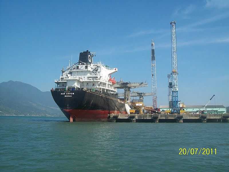 ILHABELA-SP-NAVIO CARGUEIRO-FOTO:JOSUE MARINHO - ILHABELA - SP