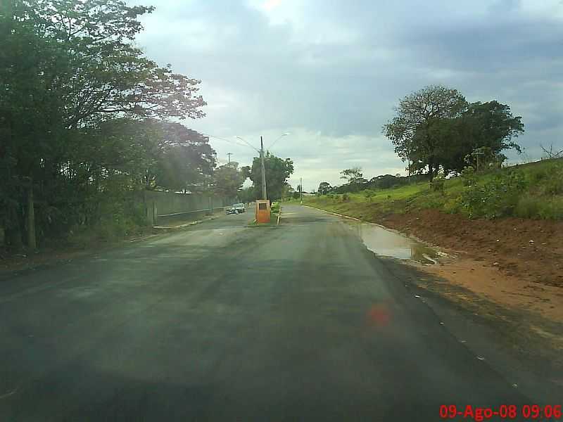 INDIANA-SP-CHEGANDO NA CIDADE-FOTO:CIDONIO FREIRE - INDIANA - SP