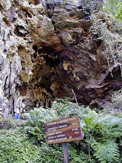 ENTRADA DE UMA DAS CAVERNAS DE PETAR - IPORANGA - SP