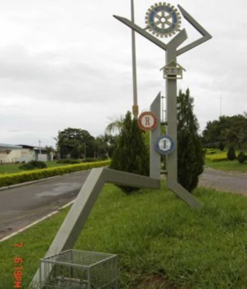 ITAJOBI-SP-MONUMENTO ROTARY CLUB NA ENTRADA DA CIDADE-FOTO:MAURO LUIZ BENEDITO DA COSTA  - ITAJOBI - SP