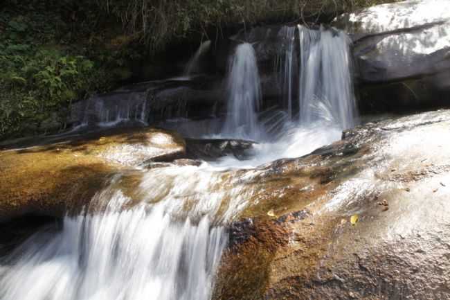 CACHOEIRA EM PRAIATUBA - ITAOCA - SP, POR CELSO VICK - ITACA - SP