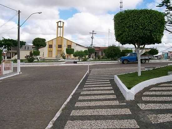 PRAA MANOEL GONALVES E PARQUIA IMACULADA CONCEIO EM PINTADAS-FOTO:ADAILTONDASILVA - PINTADAS - BA