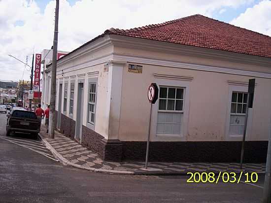 CASARO NA RUA CEL.LEVINO RIBEIRO EM ITAPEVA-SP-FOTO:LUZIACRUZFRATA - ITAPEVA - SP