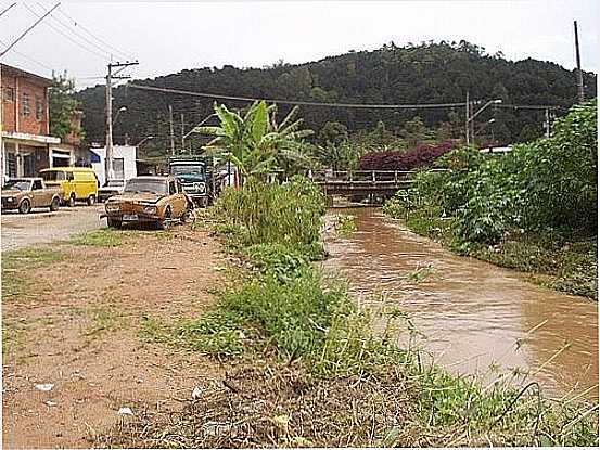 RIO BARUERI MIRIM,O RIO DAS PEDRAS CHATAS, EM ITAPEVI-SP-FOTO:GUSTAVO VERGILIO - ITAPEVI - SP