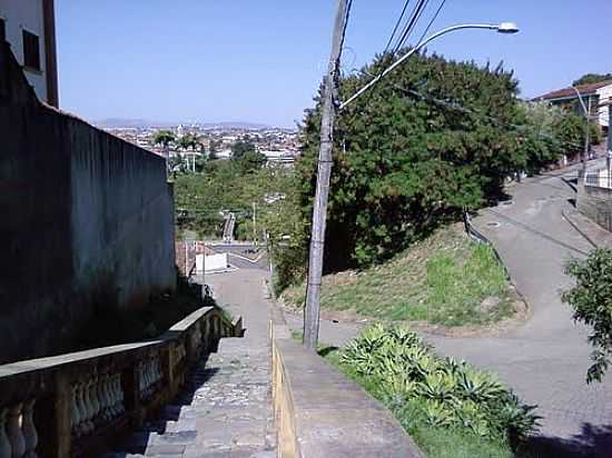 ESCADA DE ACESSO AO CENTRO VINDO DO BAIRRO CUBATO EM ITAPIRA-SP-FOTO:GARRUCHA - ITAPIRA - SP