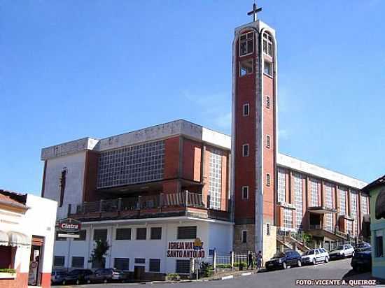 IGREJA MATRIZ DE SANTO ANTNIO DE PDUA EM ITAPIRA-SP-FOTO:VICENTE A. QUEIROZ - ITAPIRA - SP