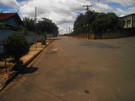 RUA ANGELO MALANDRIM EM ITAPIRA-SP-FOTO:GARRUCHA - ITAPIRA - SP
