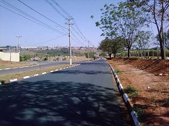 RUA ZORAIA MARIA CARDOSO DE SOUZA FERREIRA EM ITAPIRA-SP-FOTO:GARRUCHA - ITAPIRA - SP