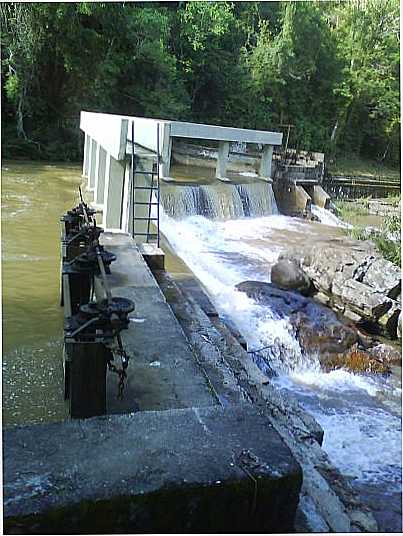 REPRESA DE UMA USINA EM ITAPIRAPU PTA, POR RAFAEL - ITAPIRAPU PAULISTA - SP
