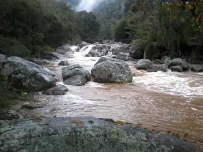 POR LOIR DE  ALAMEIDA CAMARGO - ITAPIRAPU PAULISTA - SP