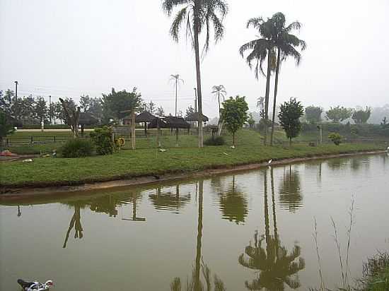 LAGO NO PARQUE ECOLGICO DE ITAQUAQUECETETUBA-FOTO:KACINSKAS - ITAQUAQUECETUBA - SP