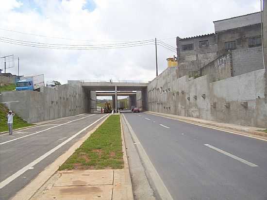 VIADUTO NA RODOVIA GOV.MRIO COVAS EM ITAQUAQUECETETUBA-FOTO:KACINSKAS - ITAQUAQUECETUBA - SP